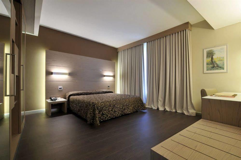 Hotel Federico II Jesi Esterno foto